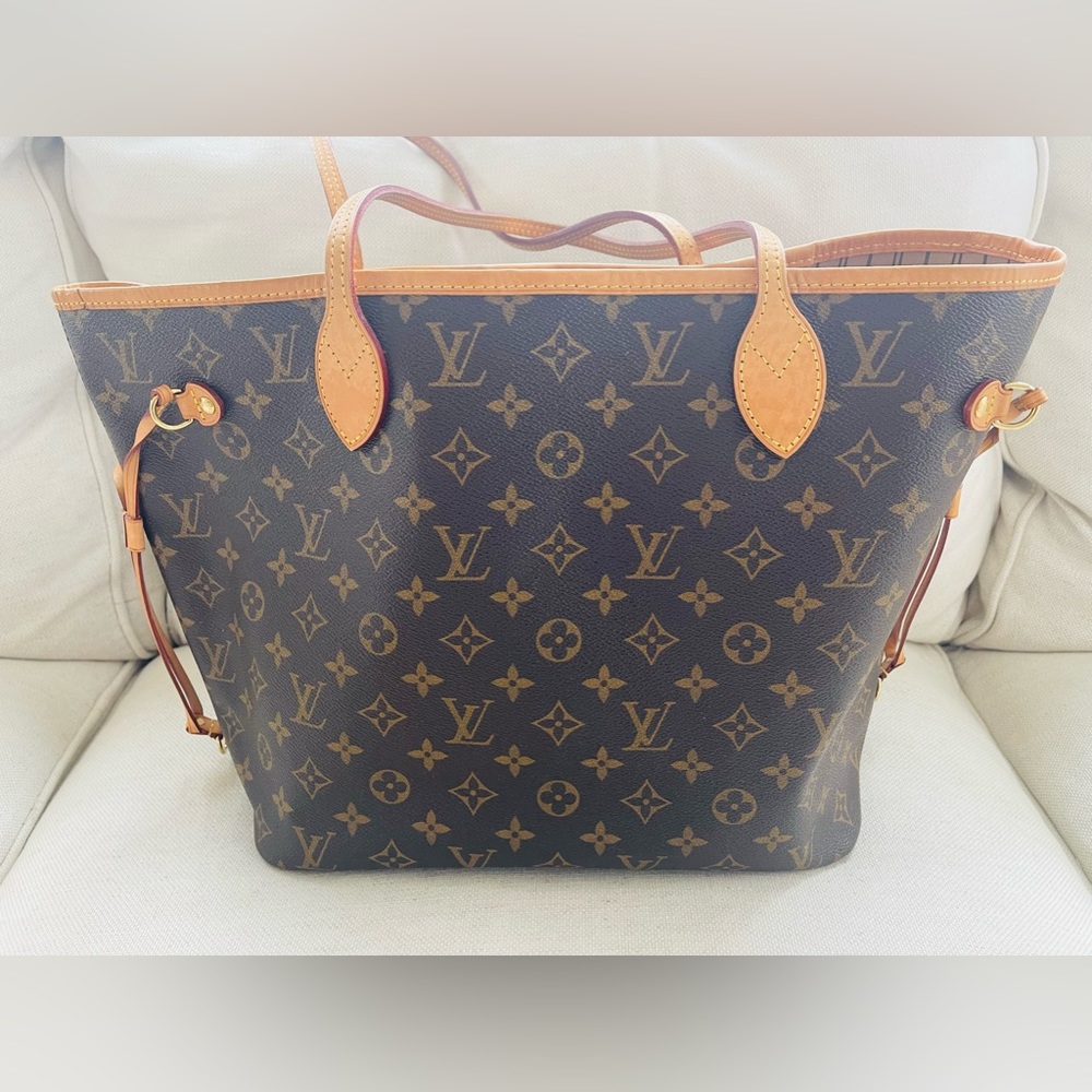 Louis Vuitton Neverfull Monogram MM Canvas Tote Bag